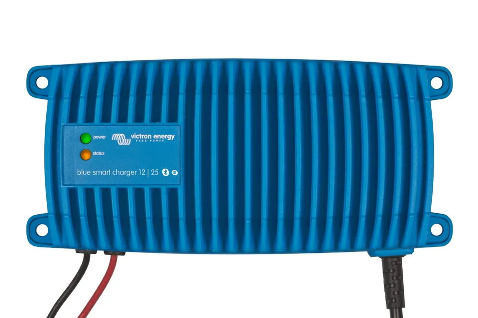 victron-energy-blue-smart-ip67-12v-25a-chargeur-de-batterie-marine-tanche-blueto image 1